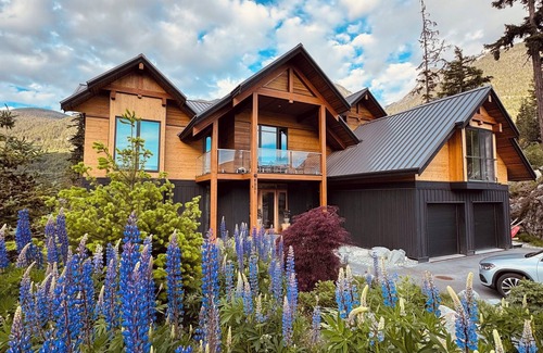 Sea to Sky Highway Cabin | Luxury Mountain Retreat in Whistler, BC