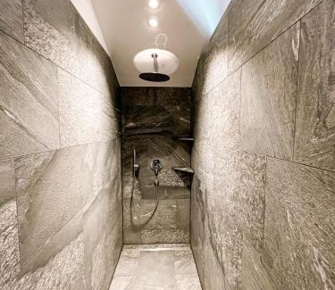 Kreuth House | Luxury Mountain View Chalet next to Tegernsee for Family & Friends - free parking