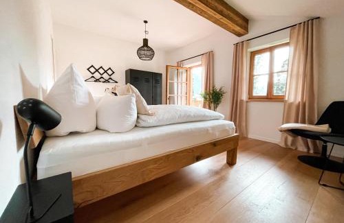 Kreuth House | Luxury Mountain View Chalet next to Tegernsee for Family & Friends - free parking