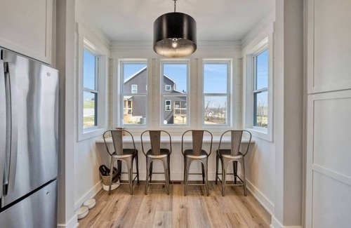 Clarkson House | Luxury Nolin Lake Private Retreat - Sleeps 14 - Wax Marina - Family Fun - Water