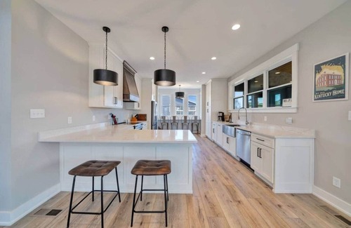 Clarkson House | Luxury Nolin Lake Private Retreat - Sleeps 14 - Wax Marina - Family Fun - Water