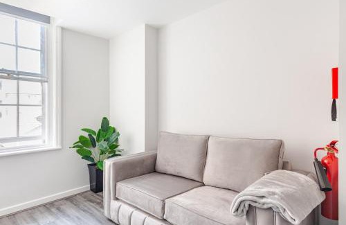 Chinatown Apartment | Luxury Oasis by LVP Apartments - Central 1-Bed with Sofa Bed, Sleeps 4
