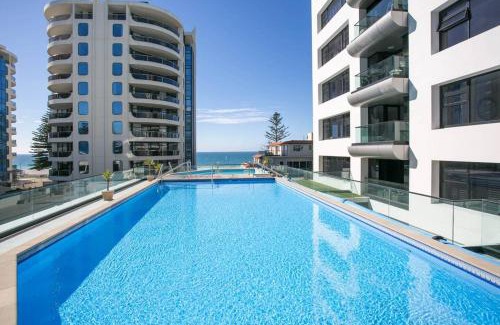 Mount Maunganui Apartment | Luxury Ocean & Harbour Views - Heated Pool, Main Beach & Gym