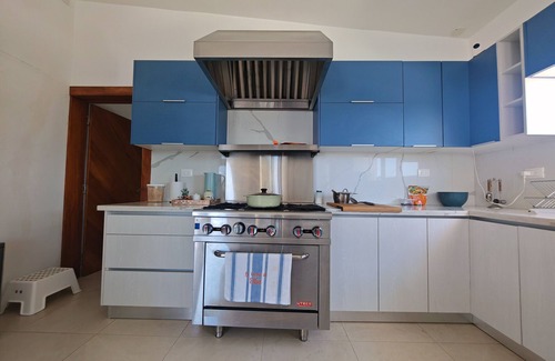 La Cienaga Villa | Luxury Oceanfront Villa - Heated Pool+Jacuzzi+A/C+Starlink+Chef's Kitchen+Maid