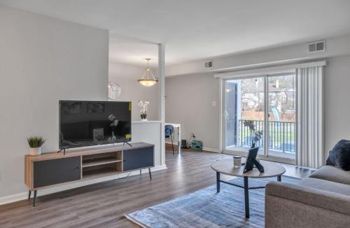 Edgemoor Apartment | Luxury On A Budget! Spacious Retreat Awaits