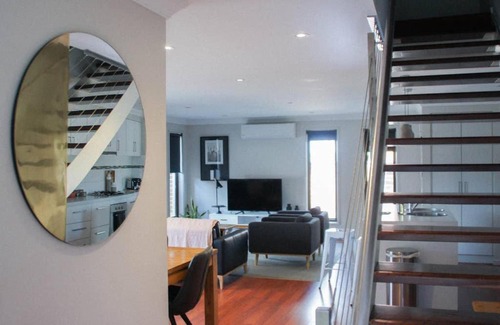 Echuca House | Luxury on Eyre CBD Golf Course Family