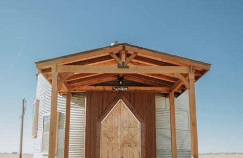 Lubbock Cottage | Luxury One-Room Silo Suite