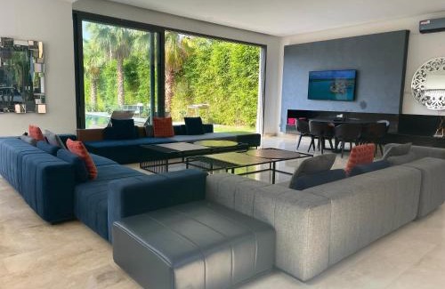 Annakhil Villa | Luxury Palm Villa
