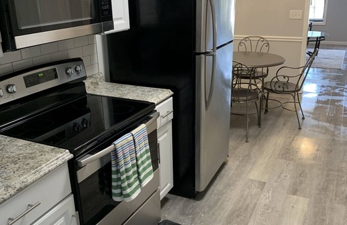 Lawrenceville House | Luxury Peacefule Bungalow Away From Home