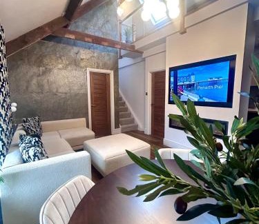Penarth Apartment | Luxury Penarth Loft - Near Cardiff