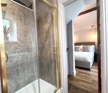 Penarth Apartment | Luxury Penarth Loft - Near Cardiff