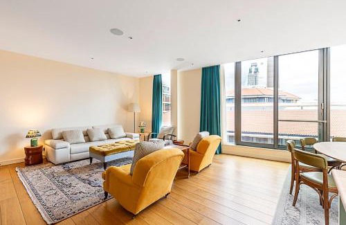 South Bank Apartment | Luxury Penthouse Overlooking the Thames