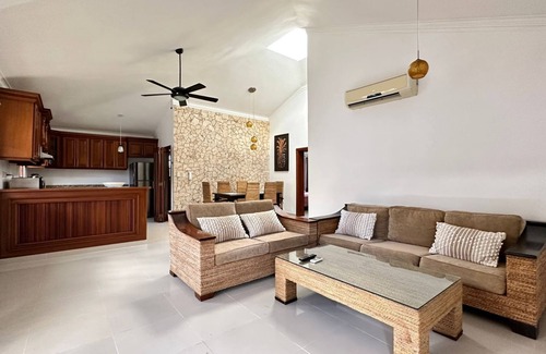 El Cortecito Apartment | Luxury Penthouse, short walk to beach and restaurants, pool, high speed wifi