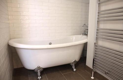 Bailliesmill Villa | Luxury Pet-Friendly Retreat with Private Hot Tub