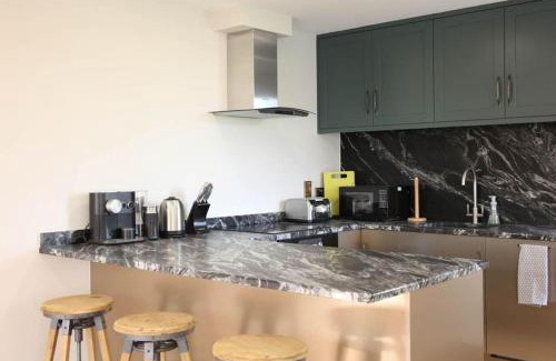 Bailliesmill Villa | Luxury Pet-Friendly Retreat with Private Hot Tub