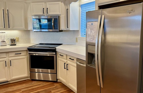 Counce House | Luxury Pickwick Lake front Villa w/sensational views & boatslip -Sleeps 9