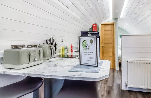 Gunthorpe Cottage | Luxury pod, perfect for two people seeking a romantic and relaxing break.