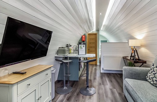 Gunthorpe Cottage | Luxury pod, perfect for two people seeking a romantic and relaxing break.