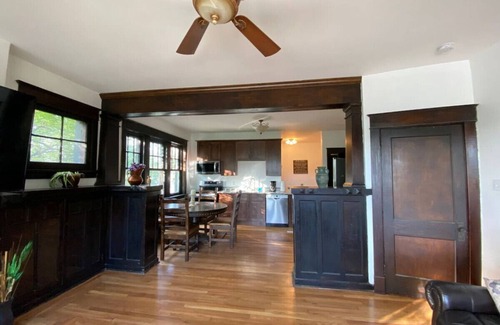Point Breeze Apartment | Luxury Point Breeze with Off-street Parking