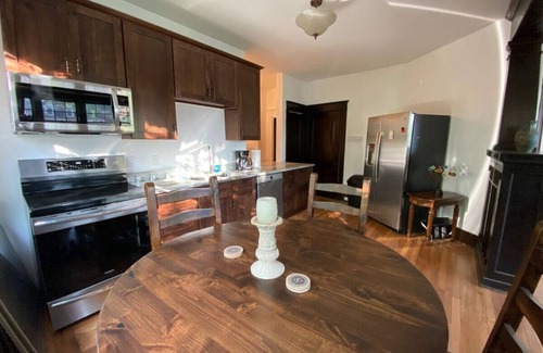 Point Breeze Apartment | Luxury Point Breeze with Off-street Parking