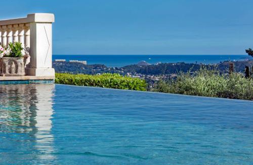 Saint-Paul-de-Vence Apartment | Luxury Pool Apartment at Villa Seburga