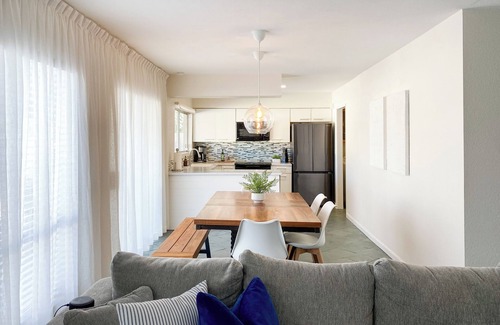 Tempe House | Luxury Pool Home for 10– Near ASU & Airport - BBQ - Continental Breakfast