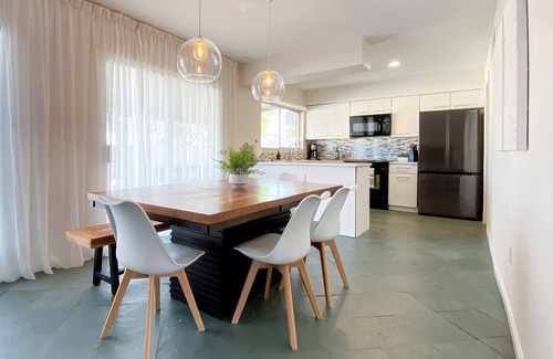 Tempe House | Luxury Pool Home for 10– Near ASU & Airport - BBQ - Continental Breakfast