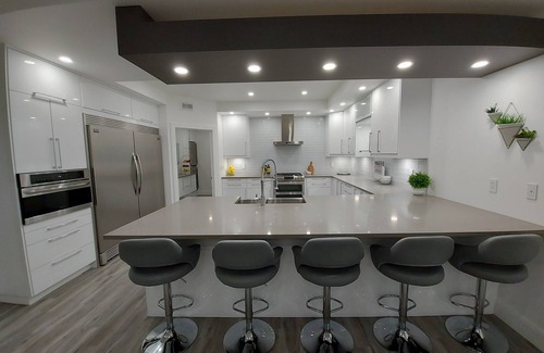 Loyalist House | Luxury Property, Water views, 5-6 beds