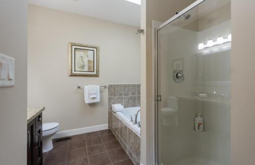 Regional District of Nanaimo House | Luxury Rainbow House with Pool Table, Oceanview