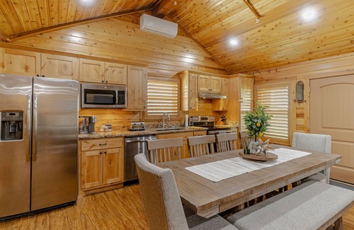 Lavon House | Luxury Rayburn Cabin at Historical Farm