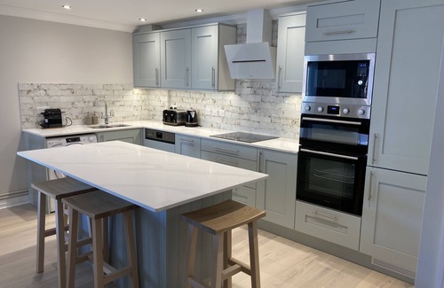 Boscombe Apartment | Luxury refitted ground floor two bed/two bath apartment close to Boscombe beach