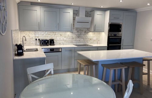 Boscombe Apartment | Luxury refitted ground floor two bed/two bath apartment close to Boscombe beach