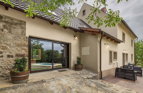 Libesice House | Luxury renovated barns with private wellness