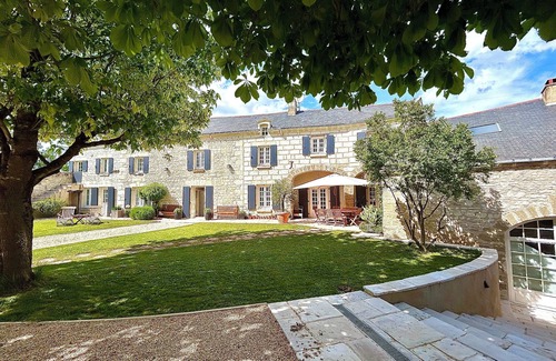 Cizay-la-Madeleine Villa | Luxury residence with swimming pool, air conditioning, fully renovated, old stone charm