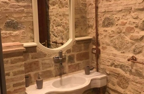 Soriano Calabro House | LUXURY RESIDENCE IN STONE IN THE CENTER.