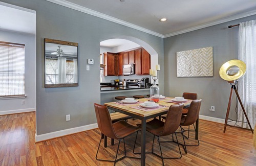 Braeswood Place House | Luxury Resort Style *westelm House* In Heart Of Tx Med Center & Nrg Stadium