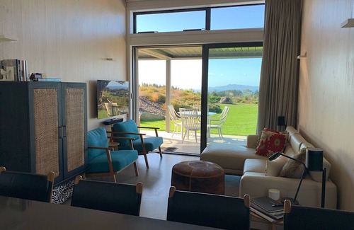 Langs Beach House | Luxury Retreat and Pet Friendly