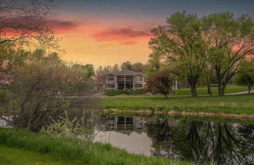 Ashland House | Luxury Retreat for Large Groups 10BR Estate in Scenic Ashland, NE