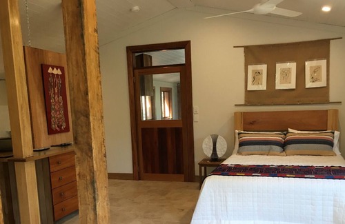 Palm Grove House | Luxury Retreat in the Whitsundays - Airlie Beach area