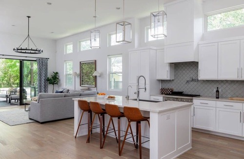 Galindo House | Luxury Retreat - Pool & Spa | South Austin Oasis