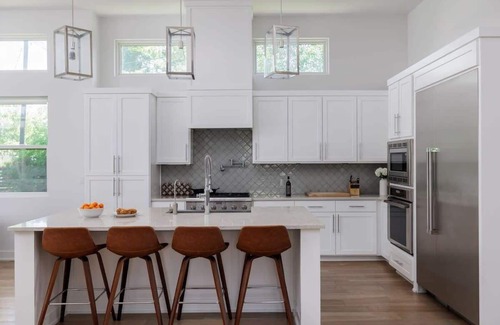 Galindo House | Luxury Retreat - Pool & Spa | South Austin Oasis
