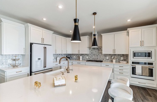 Winchester House | Luxury Retreat w/Chef's Kitchen Grill & Fireplace