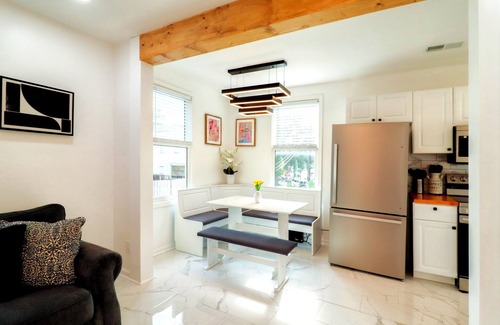 Cann Park Apartment | Luxury Retreat with Jacuzzi