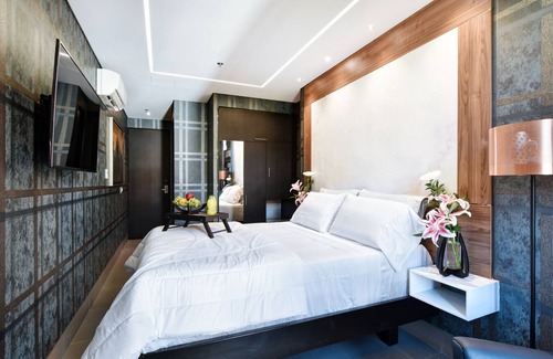 El Poblado Hotel | Luxury Room with Window