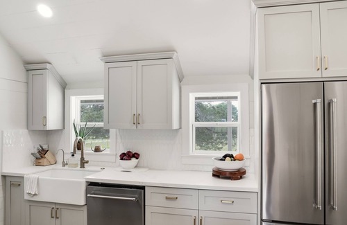 Round Top House | Luxury Round Top Farmhouse /6mil to The Square