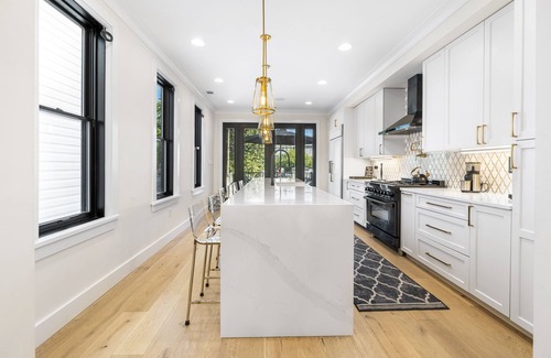 16th Street Heights House | Luxury rowhouse w/parking - centrally located