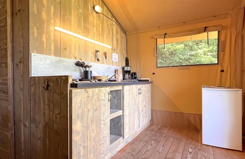 Hulshorst House | Luxury safari tent with a hot tub on the Veluwe