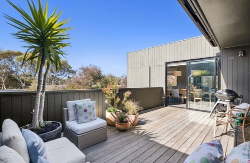 Torquay House | Luxury Sands Golf Escape with Pool and Views