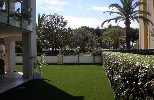 Cros-de-Cagnes Apartment | Luxury Seafront Apartment With Large Private Garden