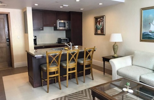 Rhyne Park Village Apartment | Luxury Seaview Apartment